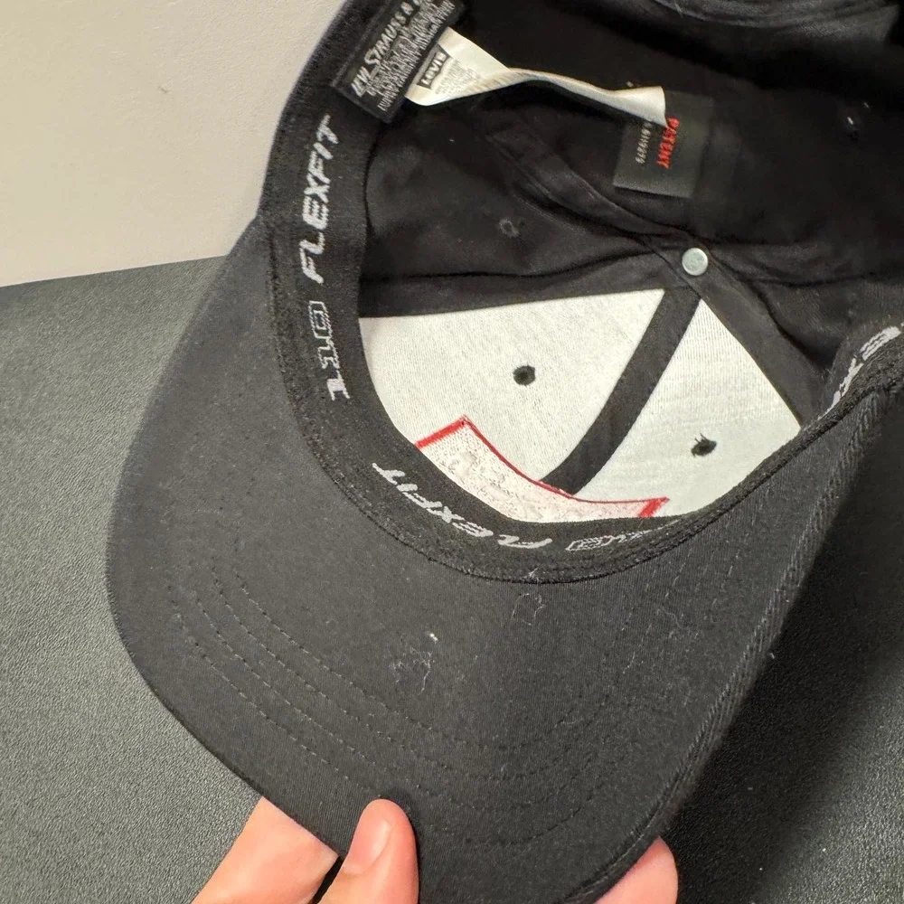 Vintage Levis Hat Cap Black Red Logo Spellout Snap Back Y2K‎ Flex Fit Casual